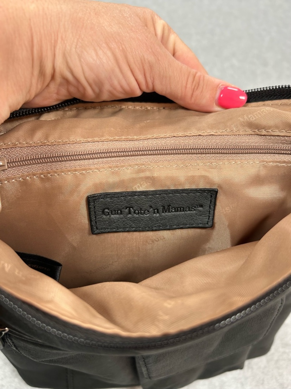Gun Tote’n Mamas Black Leather Crossbody Bag Concealed Carry Purse - Picture 7 of 10